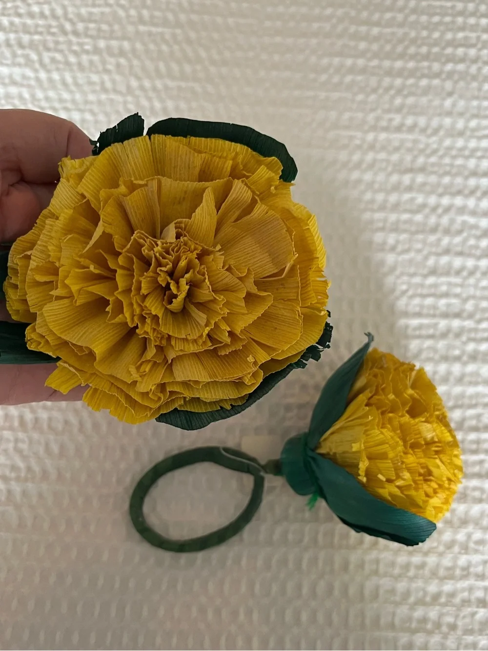 NWT Crate & Barrel Yellow Paper Flower Napkin Rings - Set of 2